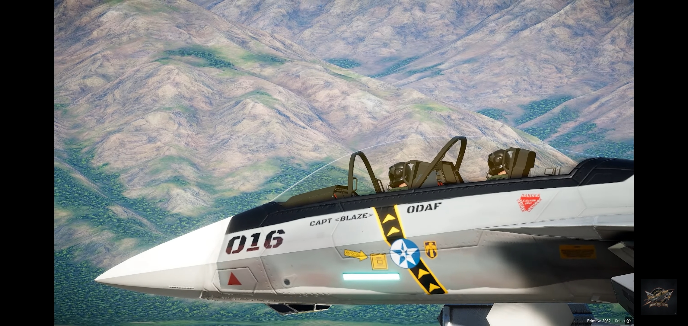 On peut voire sur cette photo prise durant un test sur le Porte Avion DMS Galipolie le cockpit du Condore vu de l'extérieur, avec l'optronique inférieur clairement visible en dessous du pilote.