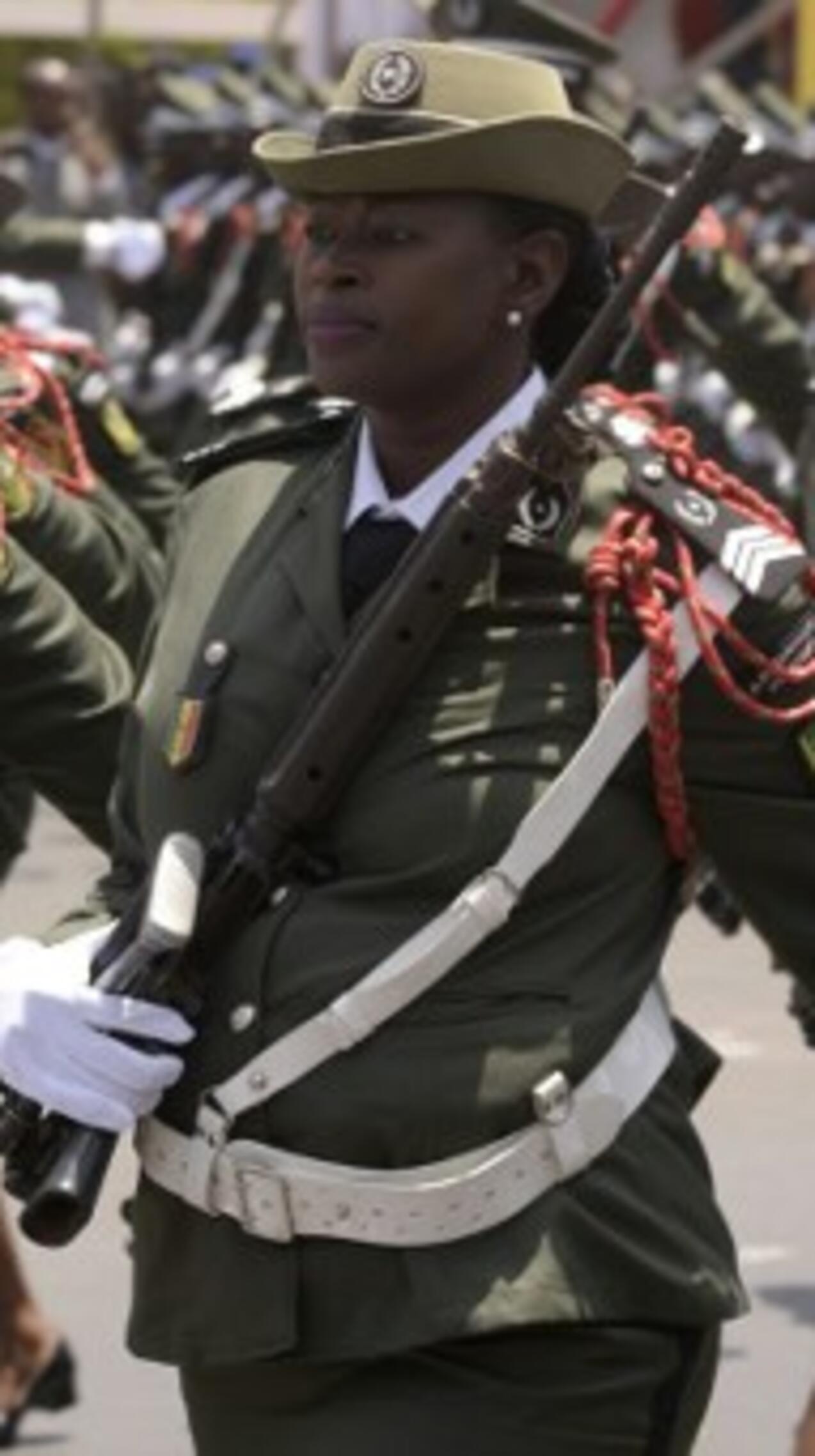 Soldats de l'Armée marcinoise. // RFI, où en sont les femmes dans les armées ouest-africaines ? Soldats de l'Armée marcinoise. // RFI, où en sont les femmes dans les armées ouest-africaines ?